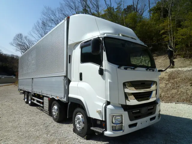 いすゞ ギガ QPG-CYJ77B(8x4)の写真3