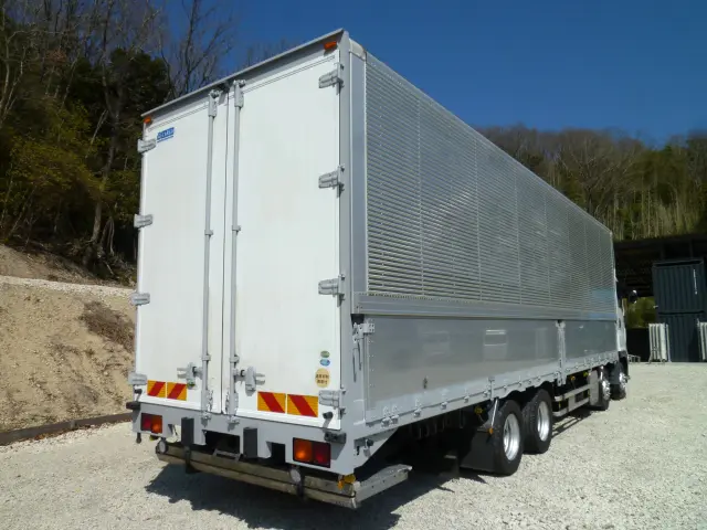 いすゞ ギガ QPG-CYJ77B(8x4)の写真4