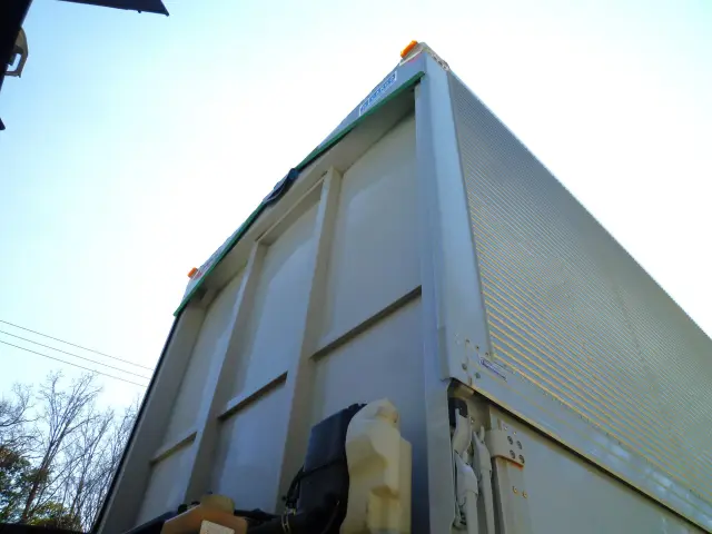 いすゞ ギガ QPG-CYJ77B(8x4)の写真9