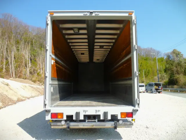 いすゞ ギガ QPG-CYJ77B(8x4)の写真10