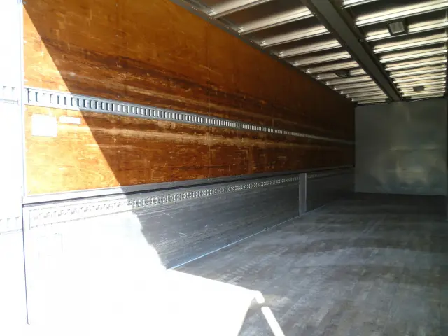 いすゞ ギガ QPG-CYJ77B(8x4)の写真14