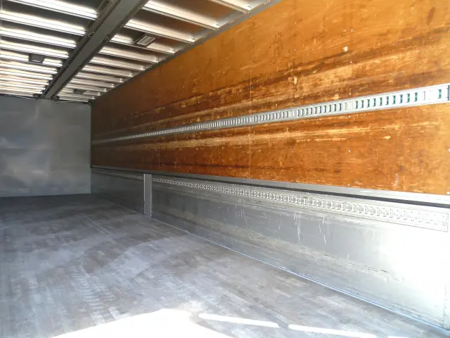 いすゞ ギガ QPG-CYJ77B(8x4)の写真15