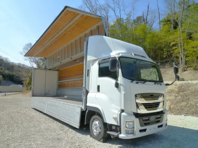 いすゞ ギガ QPG-CYJ77B(8x4)の写真17