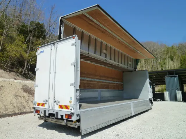 いすゞ ギガ QPG-CYJ77B(8x4)の写真18