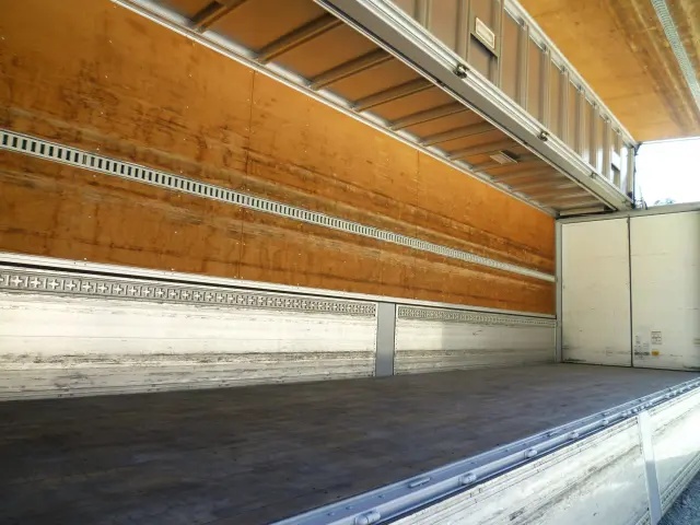 いすゞ ギガ QPG-CYJ77B(8x4)の写真22