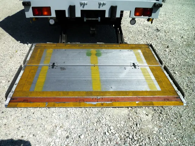 いすゞ ギガ QPG-CYJ77B(8x4)の写真26