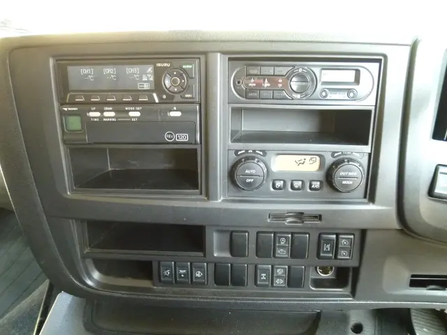 いすゞ ギガ QPG-CYJ77B(8x4)の写真34