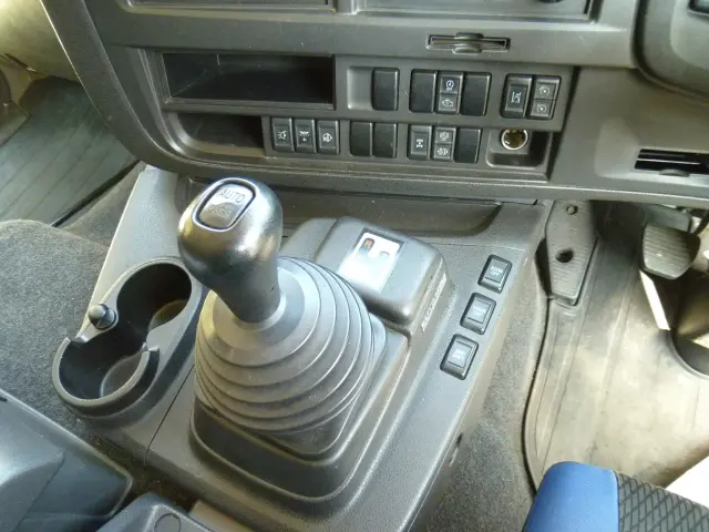 いすゞ ギガ QPG-CYJ77B(8x4)の写真36