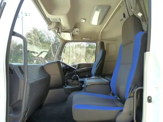 いすゞ ギガ QPG-CYJ77B(8x4)の写真38