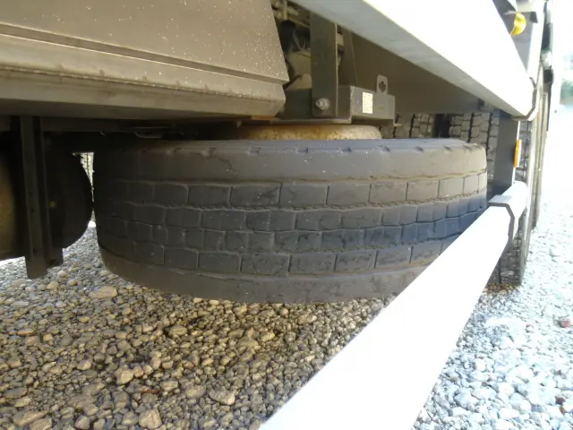 いすゞ ギガ QPG-CYJ77B(8x4)の写真40