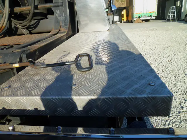 UD クオン QKG-GK5XAE(2WD)の写真13