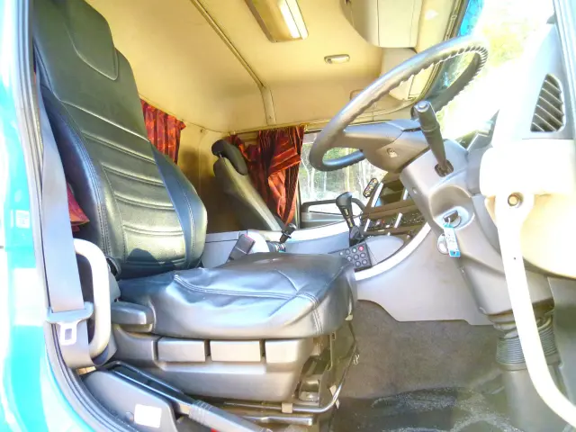 UD クオン QKG-GK5XAE(2WD)の写真32