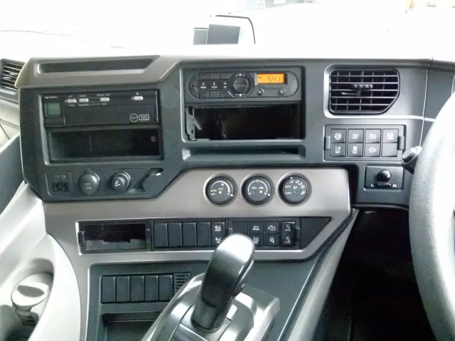 ＵＤ クオン 2PG-CG5CA(8x4)の写真29