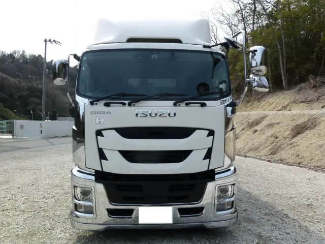 いすゞ ギガ 2PG-CYJ77C(8x4)の写真2
