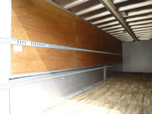 いすゞ ギガ 2PG-CYJ77C(8x4)の写真14