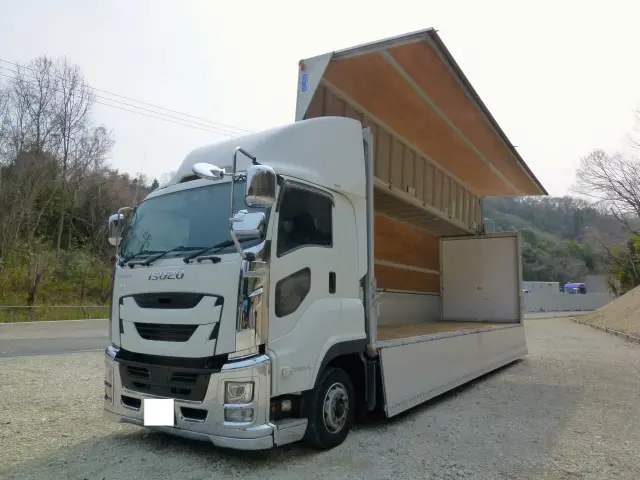 いすゞ ギガ 2PG-CYJ77C(8x4)の写真16