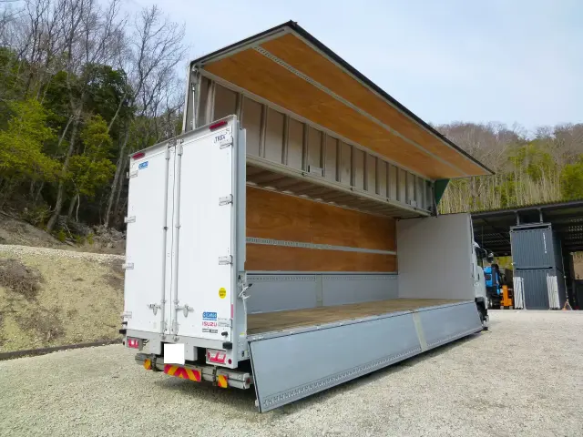 いすゞ ギガ 2PG-CYJ77C(8x4)の写真18