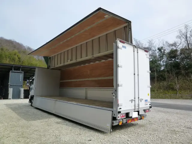 いすゞ ギガ 2PG-CYJ77C(8x4)の写真19