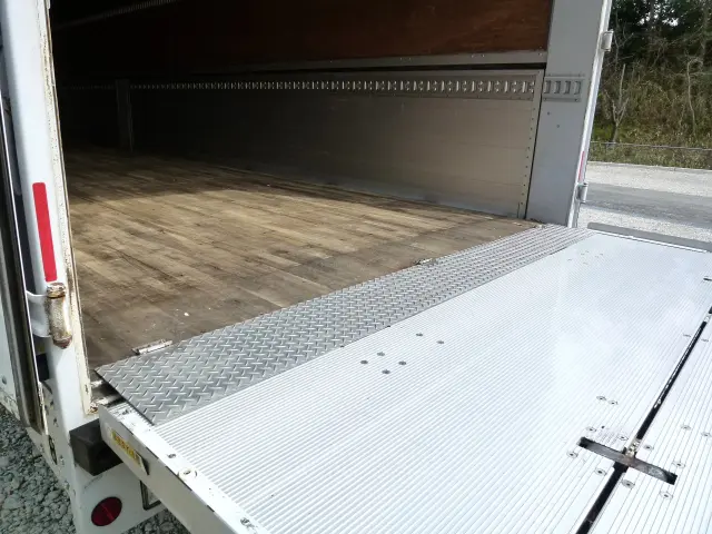 いすゞ ギガ 2PG-CYJ77C(8x4)の写真24