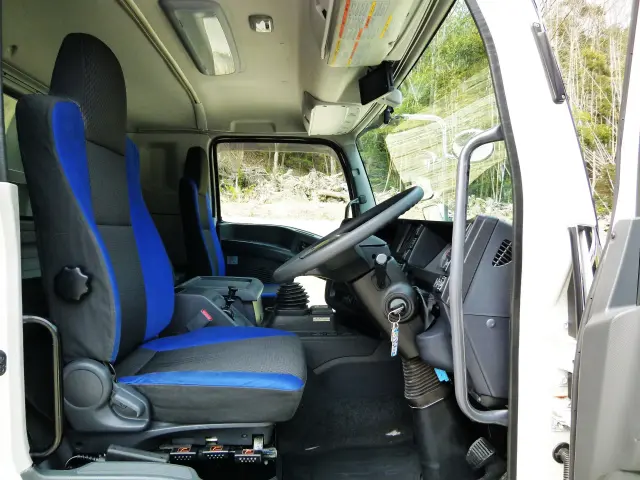 いすゞ ギガ 2PG-CYJ77C(8x4)の写真31