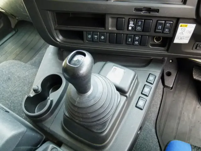 いすゞ ギガ 2PG-CYJ77C(8x4)の写真34