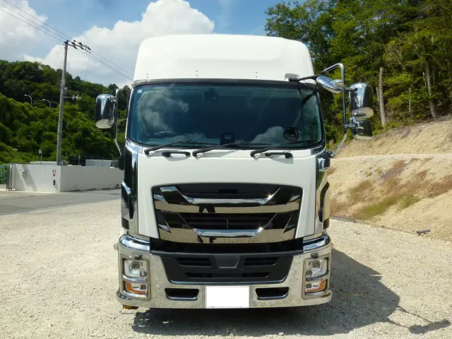 いすゞ ギガ 2PG-CYJ77C(8x4)の写真2