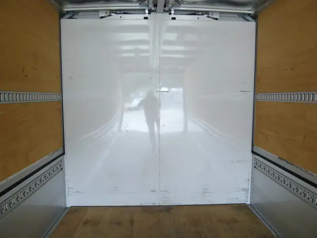 いすゞ フォワード 2RG-FRR90T2(2WD)の写真12