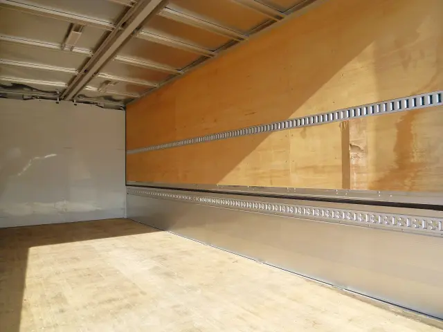 いすゞ フォワード 2RG-FRR90T2(2WD)の写真15