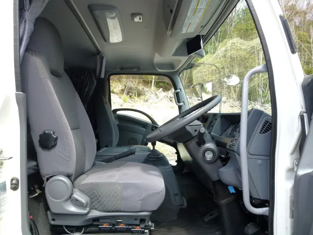 いすゞ フォワード 2RG-FRR90T2(2WD)の写真24