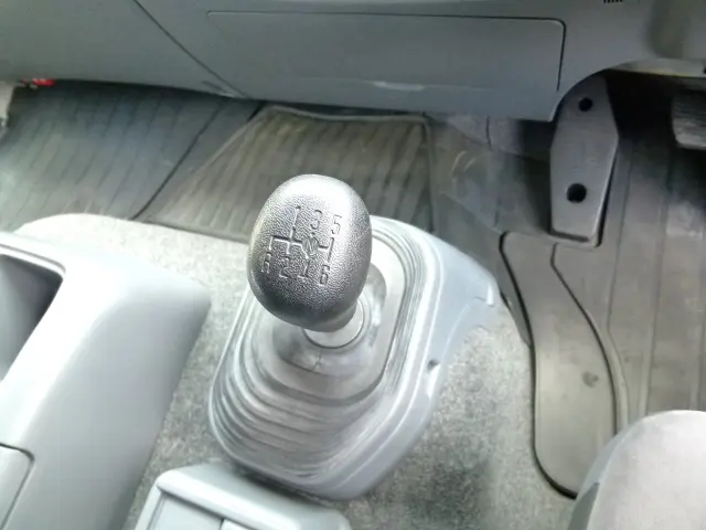 いすゞ フォワード 2RG-FRR90T2(2WD)の写真27