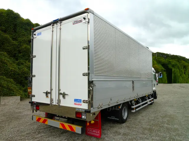 いすゞ フォワード 2RG-FRR90T2(2WD)の写真4