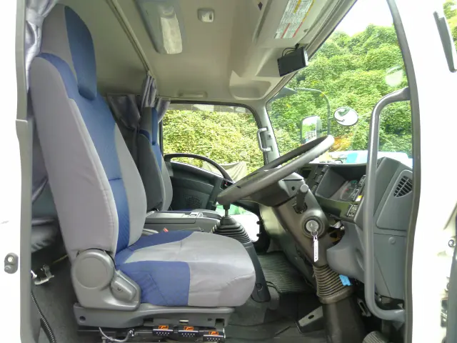 いすゞ フォワード 2RG-FRR90T2(2WD)の写真26