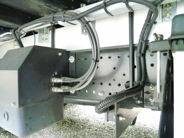 いすゞ フォワード 2RG-FRR90T2(2WD)の写真36
