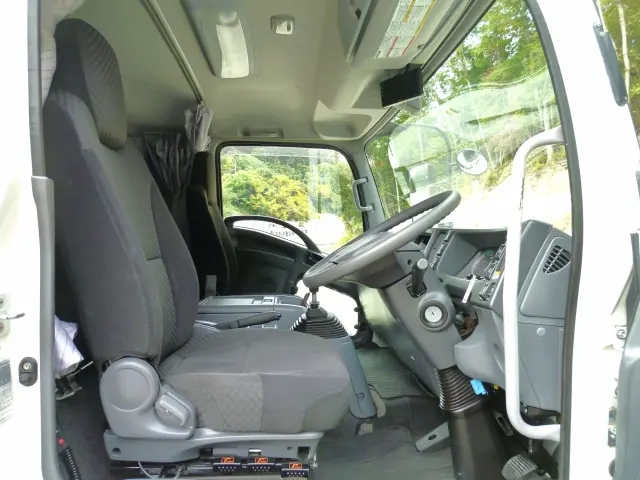 UD コンドル 2RG-BRR90T2(2WD)の写真31