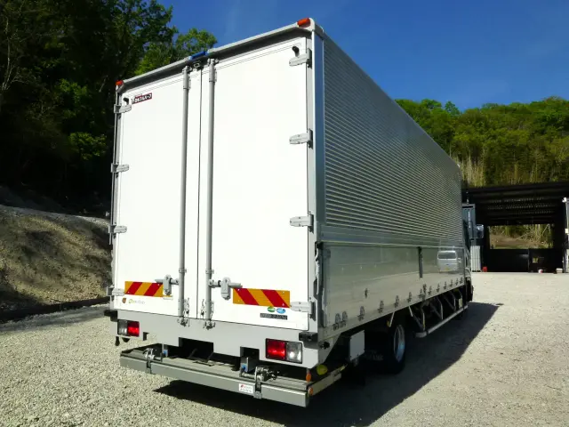 いすゞ フォワード 2RG-FRR90T2(2WD)の写真4