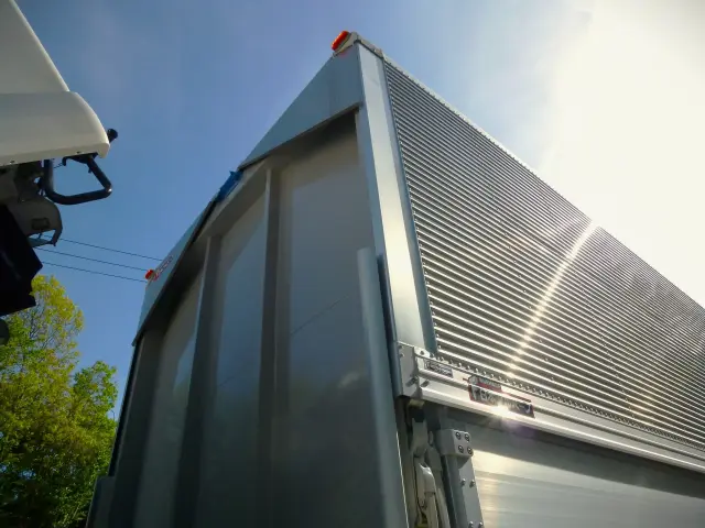 いすゞ フォワード 2RG-FRR90T2(2WD)の写真9