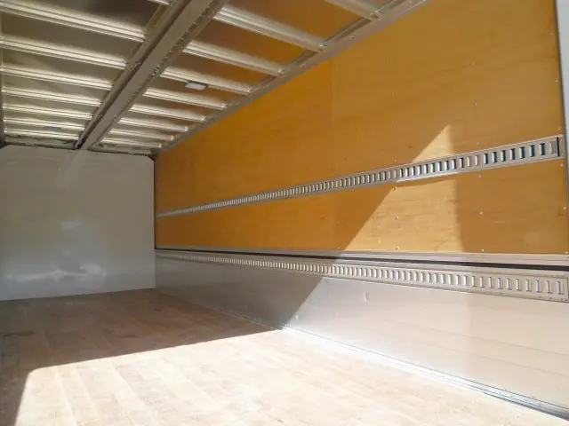 いすゞ フォワード 2RG-FRR90T2(2WD)の写真15