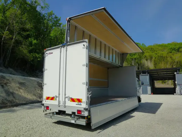 いすゞ フォワード 2RG-FRR90T2(2WD)の写真18