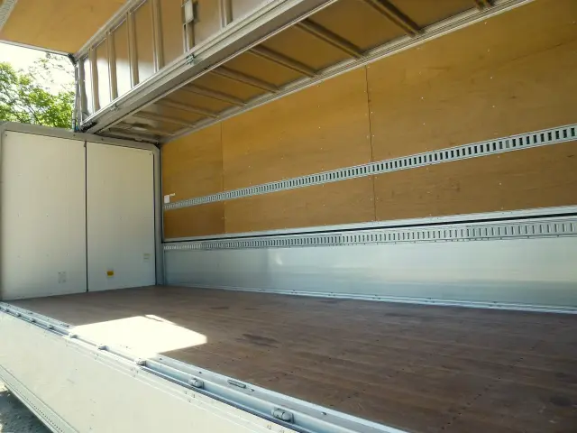 いすゞ フォワード 2RG-FRR90T2(2WD)の写真23