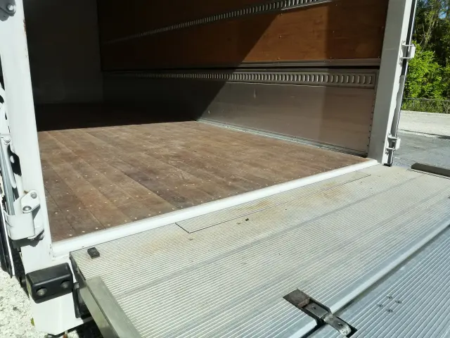 いすゞ フォワード 2RG-FRR90T2(2WD)の写真26