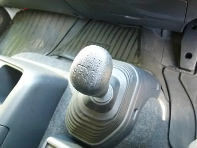 いすゞ フォワード 2RG-FRR90T2(2WD)の写真35