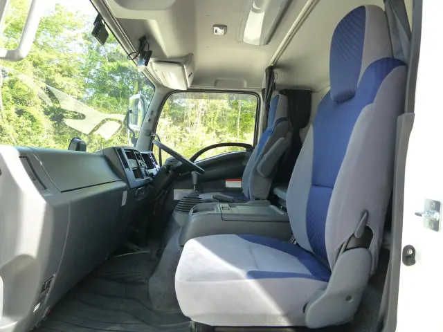 いすゞ フォワード 2RG-FRR90T2(2WD)の写真37