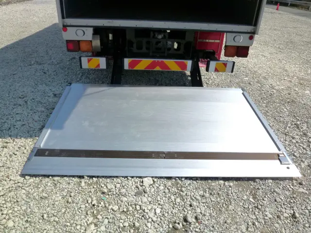 いすゞ フォワード 2RG-FRR90S2(2WD)の写真17