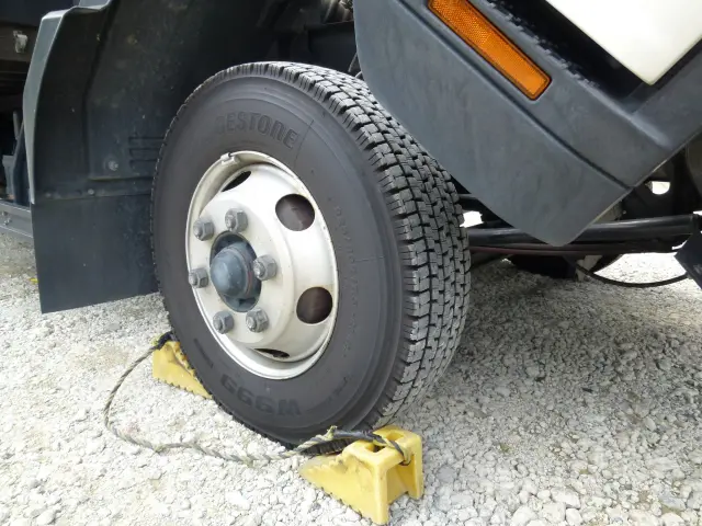 いすゞ フォワード 2RG-FRR90T2(2WD)の写真36