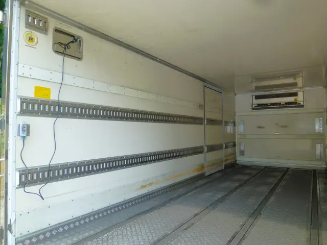 いすゞ フォワード 2PG-FRR90T2(2WD)の写真14