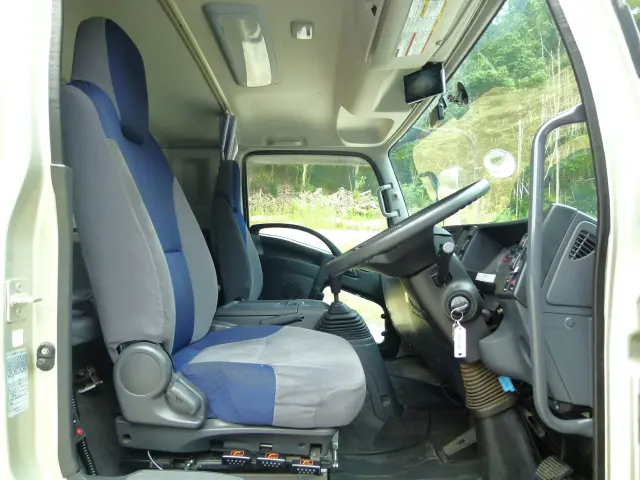 いすゞ フォワード 2PG-FRR90T2(2WD)の写真28