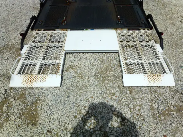 いすゞ エルフ TRG-NPR85AN(2WD)の写真14