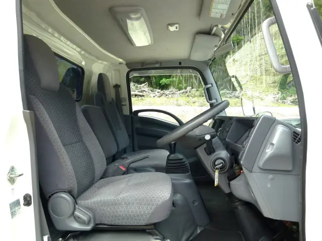 いすゞ エルフ TRG-NPR85AN(2WD)の写真30