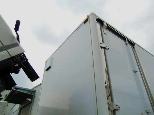 いすゞ エルフ 2RG-NPR88YN(2WD)の写真8