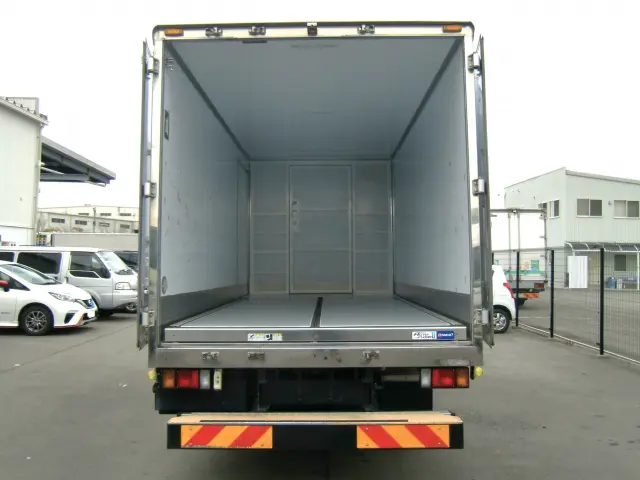 いすゞ エルフ 2RG-NPR88YN(2WD)の写真9